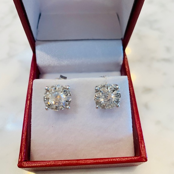 XIV Beverly Hills Jewelry - Cluster diamond studs 1.54 ct total weight.